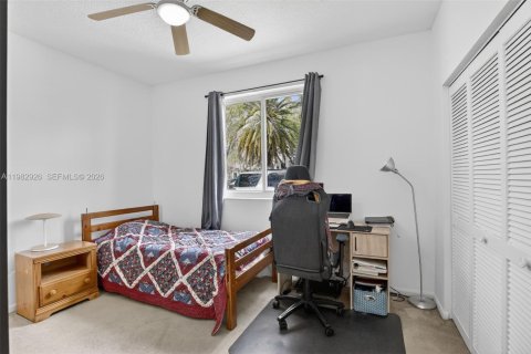 House in Pembroke Pines, Florida 4 bedrooms, 256.22 sq.m. № 2051626 - photo 24