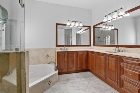 House in Pembroke Pines, Florida 4 bedrooms, 256.22 sq.m. № 2051626 - photo 22