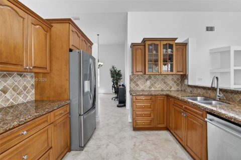 House in Pembroke Pines, Florida 4 bedrooms, 256.22 sq.m. № 2051626 - photo 12