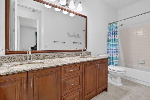 House in Pembroke Pines, Florida 4 bedrooms, 256.22 sq.m. № 2051626 - photo 26