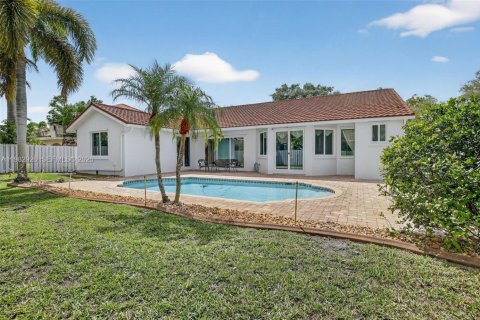 House in Pembroke Pines, Florida 4 bedrooms, 256.22 sq.m. № 2051626 - photo 5