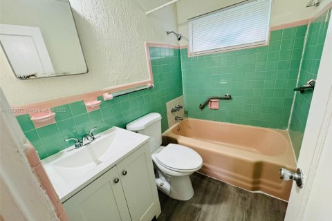 Villa ou maison à louer à Miami, Floride: 1 chambre, 73.39 m2 № 1934065 - photo 10