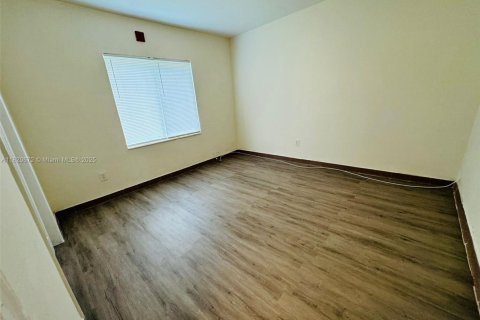 Villa ou maison à louer à Miami, Floride: 1 chambre, 73.39 m2 № 1934065 - photo 5
