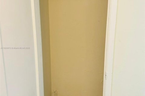 Villa ou maison à louer à Miami, Floride: 1 chambre, 73.39 m2 № 1934065 - photo 9