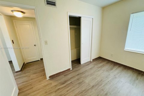 Villa ou maison à louer à Miami, Floride: 1 chambre, 73.39 m2 № 1934065 - photo 6