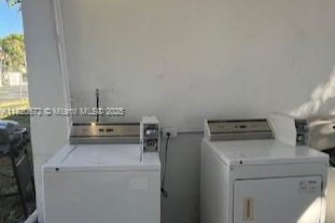 Villa ou maison à louer à Miami, Floride: 1 chambre, 73.39 m2 № 1934065 - photo 13