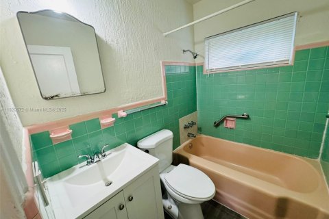 Villa ou maison à louer à Miami, Floride: 1 chambre, 73.39 m2 № 1934065 - photo 11