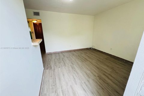 Villa ou maison à louer à Miami, Floride: 1 chambre, 73.39 m2 № 1934065 - photo 2