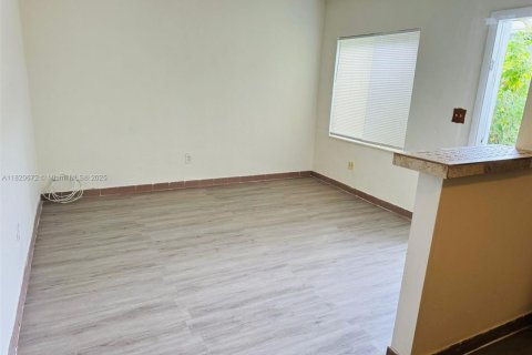 Villa ou maison à louer à Miami, Floride: 1 chambre, 73.39 m2 № 1934065 - photo 8