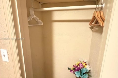 Снять в аренду квартиру в Дания-Бич, Флорида 2 спальни, 69.68м2, № 1998265 - фото 15