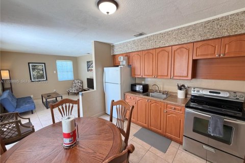 Снять в аренду квартиру в Дания-Бич, Флорида 2 спальни, 69.68м2, № 1998265 - фото 4