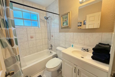 Снять в аренду квартиру в Дания-Бич, Флорида 2 спальни, 69.68м2, № 1998265 - фото 7