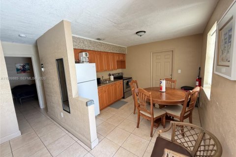 Снять в аренду квартиру в Дания-Бич, Флорида 2 спальни, 69.68м2, № 1998265 - фото 3