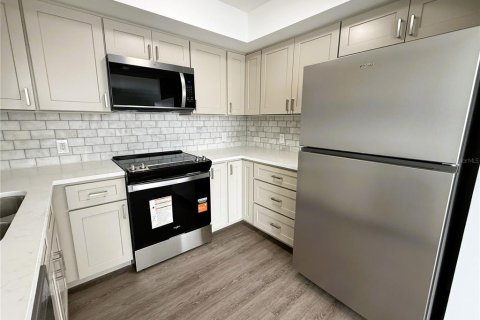 Condo in South Pasadena, Florida, 1 bedroom № 2399274 - photo 10