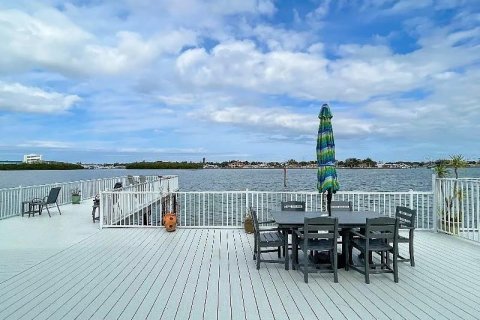 Condo in South Pasadena, Florida, 1 bedroom № 2399274 - photo 30