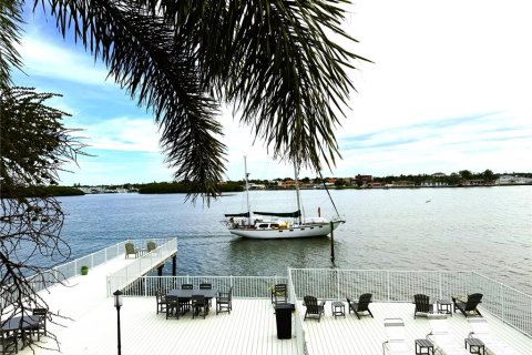 Condo in South Pasadena, Florida, 1 bedroom № 2399274 - photo 3