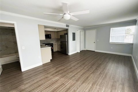 Condo in South Pasadena, Florida, 1 bedroom № 2399274 - photo 6