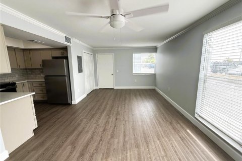Condo in South Pasadena, Florida, 1 bedroom № 2399274 - photo 8