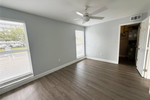 Condo in South Pasadena, Florida, 1 bedroom № 2399274 - photo 14