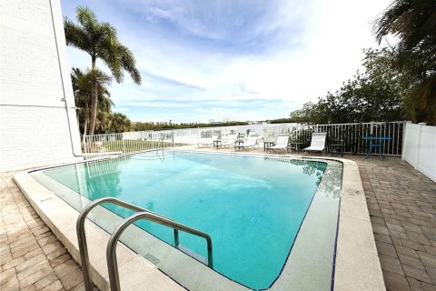 Condo in South Pasadena, Florida, 1 bedroom № 2399274 - photo 21