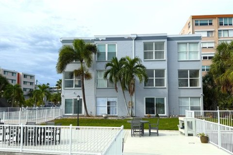 Condo in South Pasadena, Florida, 1 bedroom № 2399274 - photo 2