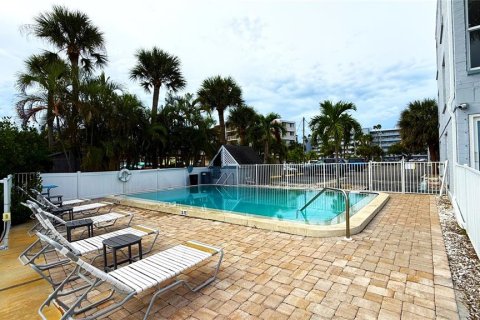 Condo in South Pasadena, Florida, 1 bedroom № 2399274 - photo 22