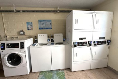 Condo in South Pasadena, Florida, 1 bedroom № 2399274 - photo 18
