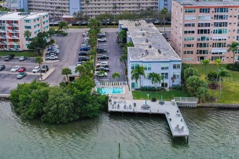 Condo in South Pasadena, Florida, 1 bedroom  № 2399274