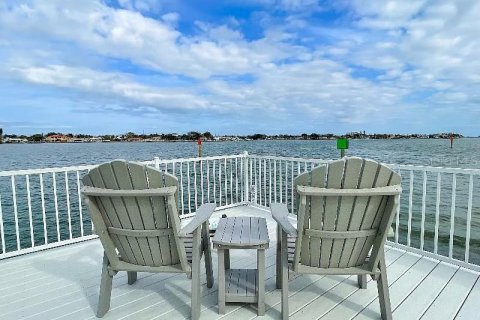 Condo in South Pasadena, Florida, 1 bedroom № 2399274 - photo 24