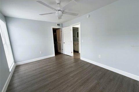 Condo in South Pasadena, Florida, 1 bedroom № 2399274 - photo 15