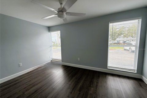 Condo in South Pasadena, Florida, 1 bedroom № 2399274 - photo 13