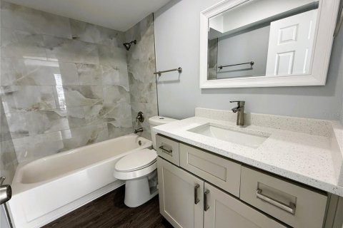 Condo in South Pasadena, Florida, 1 bedroom № 2399274 - photo 11