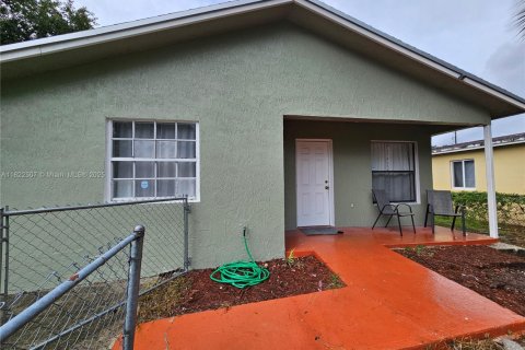 House in Fort Lauderdale, Florida 3 bedrooms, 84.17 sq.m. № 1938485 - photo 17