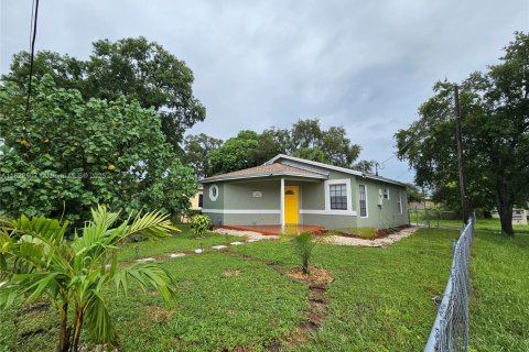 Villa ou maison à vendre à Fort Lauderdale, Floride: 3 chambres, 84.17 m2 № 1938485 - photo 1