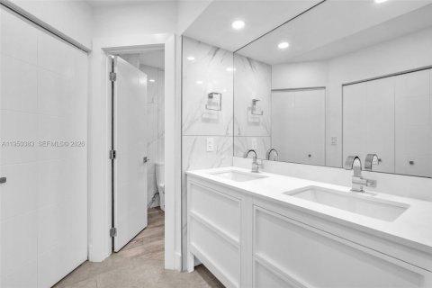 Touwnhouse à louer à Miami, Floride: 2 chambres, 110.18 m2 № 2007354 - photo 8