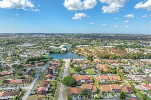 Touwnhouse à louer à Miami, Floride: 2 chambres, 110.18 m2 № 2007354 - photo 15