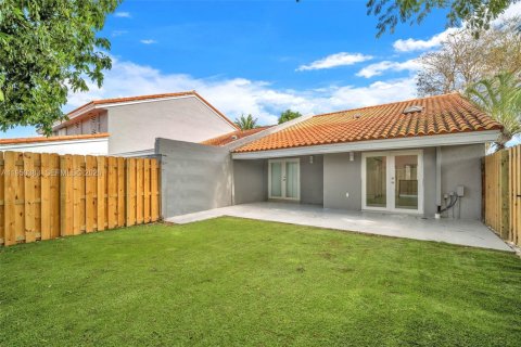 Touwnhouse à louer à Miami, Floride: 2 chambres, 110.18 m2 № 2007354 - photo 10