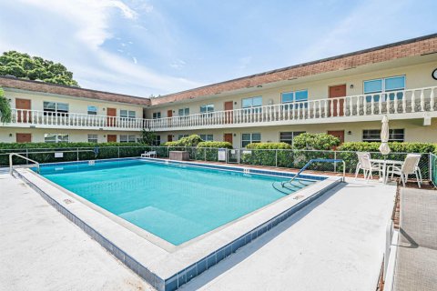 Condo in Vero Beach, Florida, 2 bedrooms  № 2188466 - photo 25