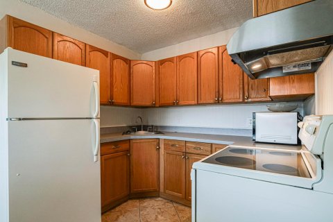 Condo in Vero Beach, Florida, 2 bedrooms  № 2188466 - photo 14
