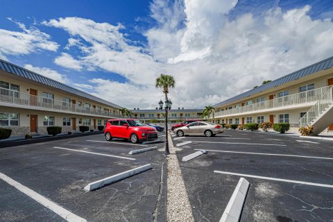 Condo in Vero Beach, Florida, 2 bedrooms  № 2188466 - photo 2