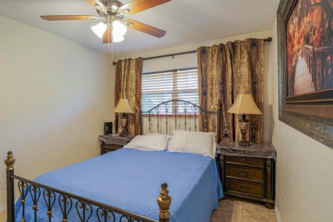 Condo in Vero Beach, Florida, 2 bedrooms  № 2188466 - photo 22