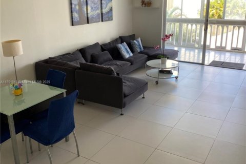 Condo in Hallandale Beach, Florida, 2 bedrooms  № 1855259 - photo 10