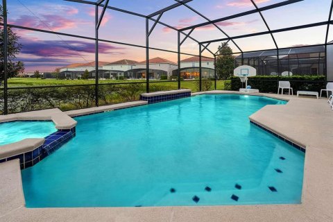 House in Davenport, Florida 11 bedrooms, 454.01 sq.m. № 2128690 - photo 2