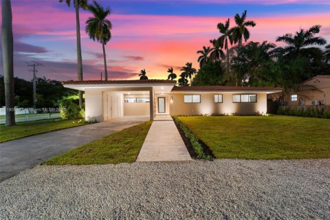 House in Miami, Florida 3 bedrooms, 164.9 sq.m. № 1965407 - photo 1