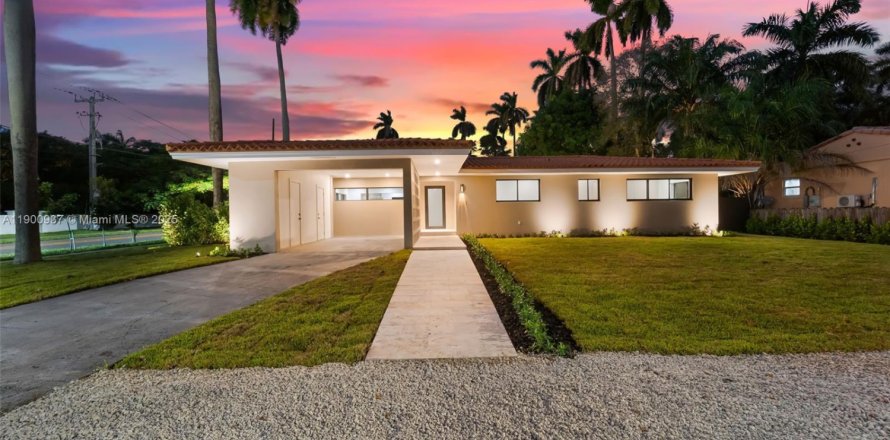 House in Miami, Florida 3 bedrooms, 164.9 sq.m. № 1965407