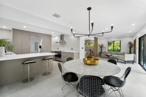 House in Miami, Florida 3 bedrooms, 164.9 sq.m. № 1965407 - photo 15