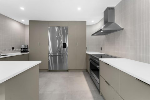 House in Miami, Florida 3 bedrooms, 164.9 sq.m. № 1965407 - photo 19