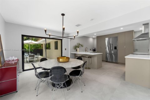 House in Miami, Florida 3 bedrooms, 164.9 sq.m. № 1965407 - photo 16