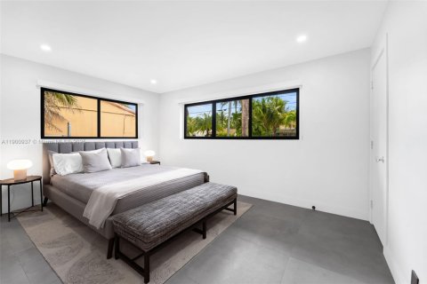 House in Miami, Florida 3 bedrooms, 164.9 sq.m. № 1965407 - photo 27