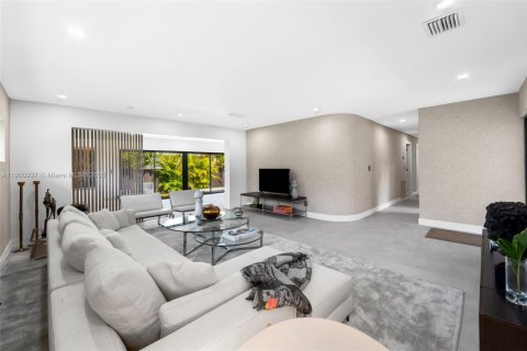 House in Miami, Florida 3 bedrooms, 164.9 sq.m. № 1965407 - photo 11